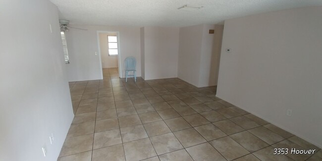 Building Photo - 3 Bedroom 2 Bath 1 Car over sized garage