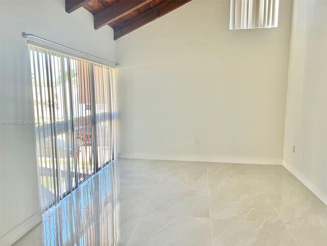 Building Photo - 15840 SW 90th Ct