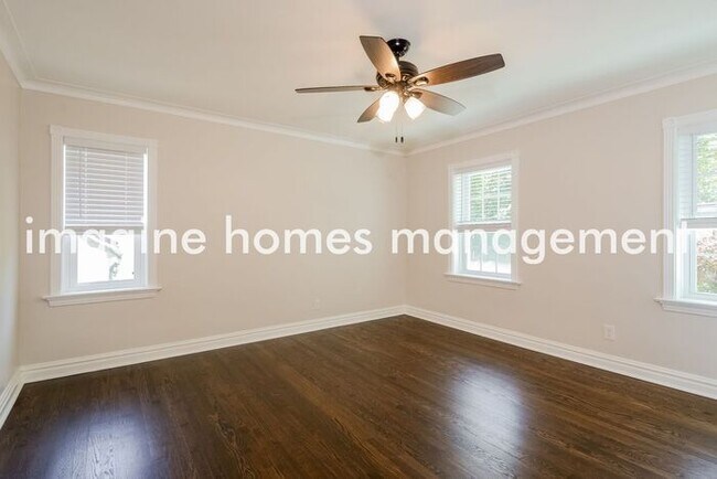 Building Photo - Lovely Updated Home in Shaftesbury Ave