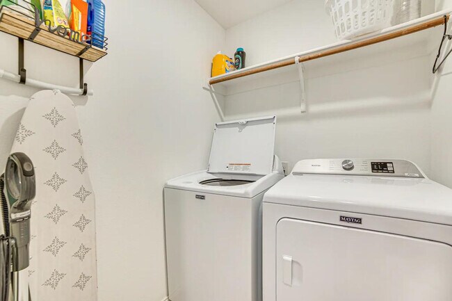 Building Photo - 1759 Round House Ln