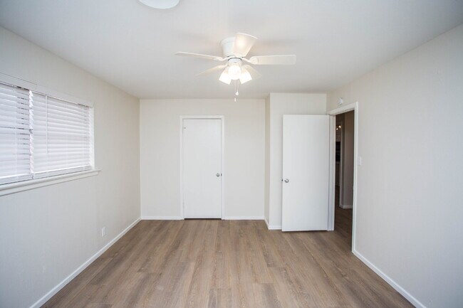 Building Photo - "Charming 3-Bed Retreat in Lubbock with Granite Accents & Spacious Living!"
