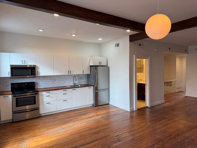 Building Photo - 3020 Cherokee St