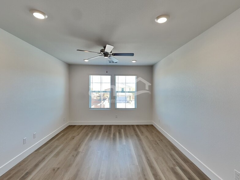 Building Photo - 11053 S Sanaco Ct