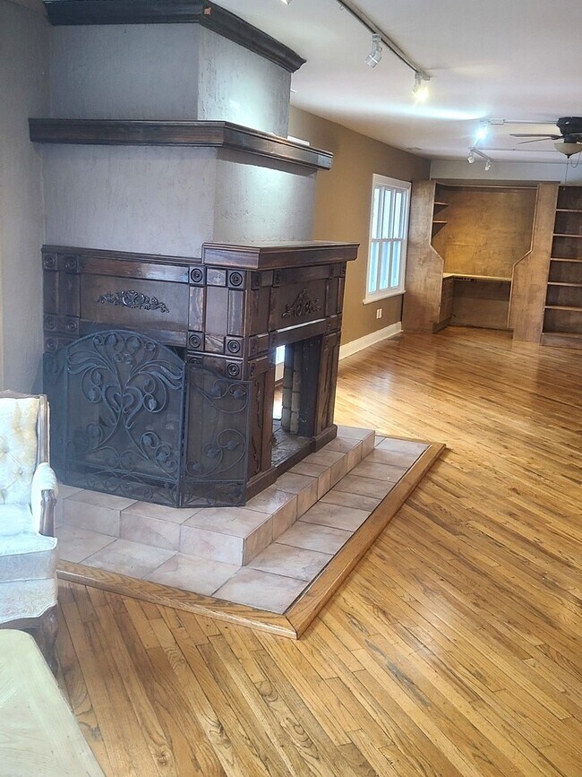 Building Photo - 630 Whitney Ave