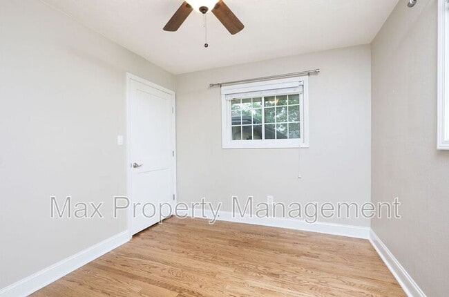 Building Photo - 530 SW Maple St