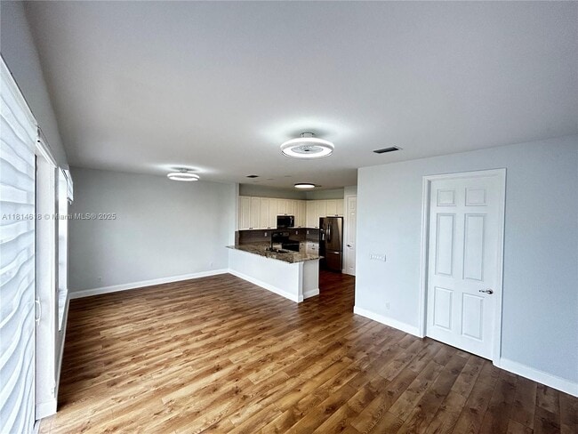 Building Photo - 9980 E Villa Cir