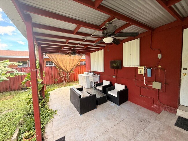 Building Photo - 2435 Wilson St