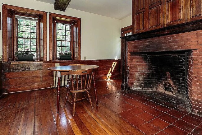 Primary Photo - 350 Riverside Ave