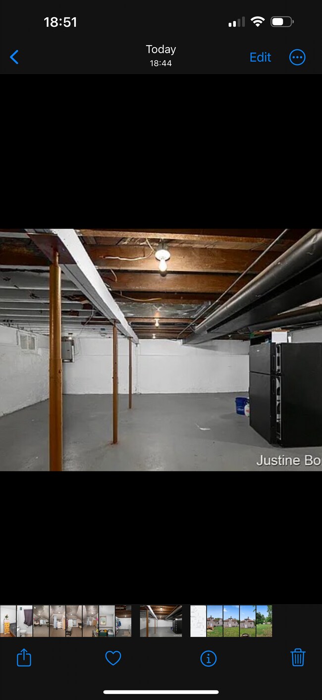 Building Photo - 1318 Division St