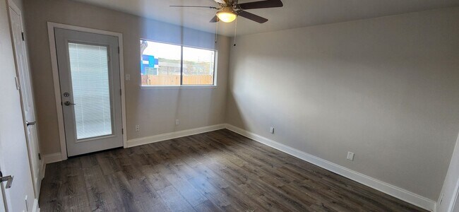 Building Photo - 2-Bed/1-Bath Townhome -Silver Creek Villas- Gated Community