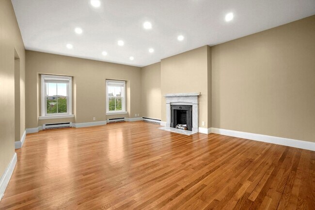 Building Photo - 42 W Newton St