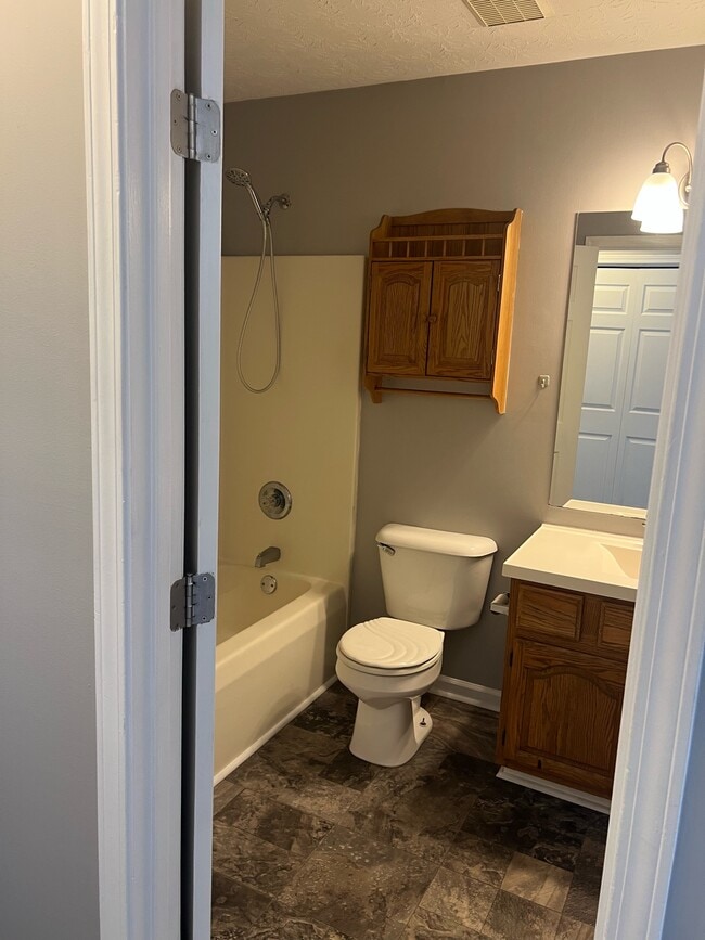 Building Photo - 1068 Edgewood Way