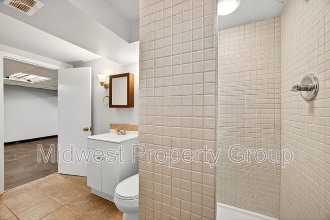 Building Photo - 1225 Night Dr