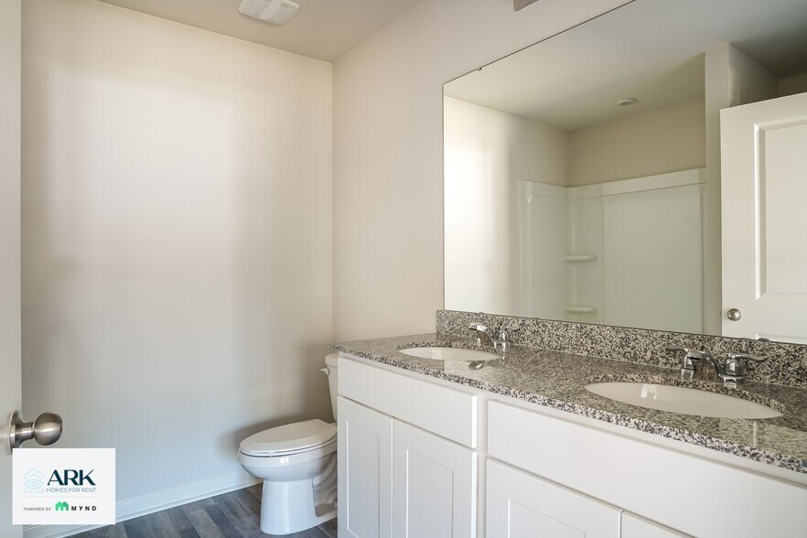 Building Photo - 2601 Provence Dr SE