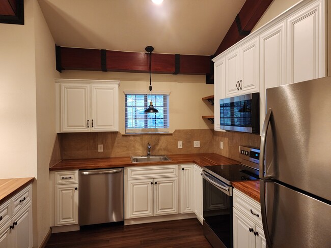 Kitchen looking toward sink - 504 Kelly Rd