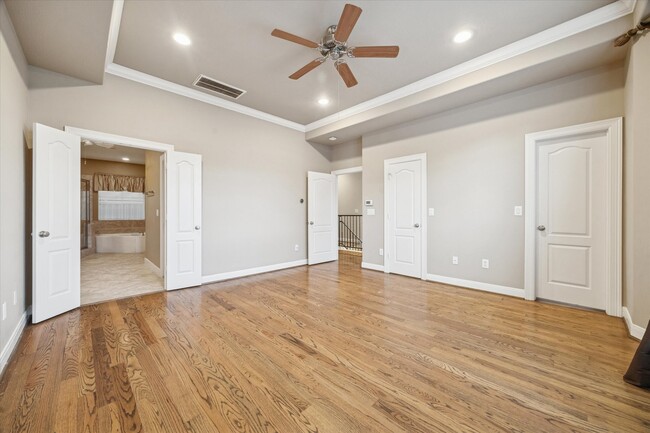 Building Photo - 5706 Blossom St