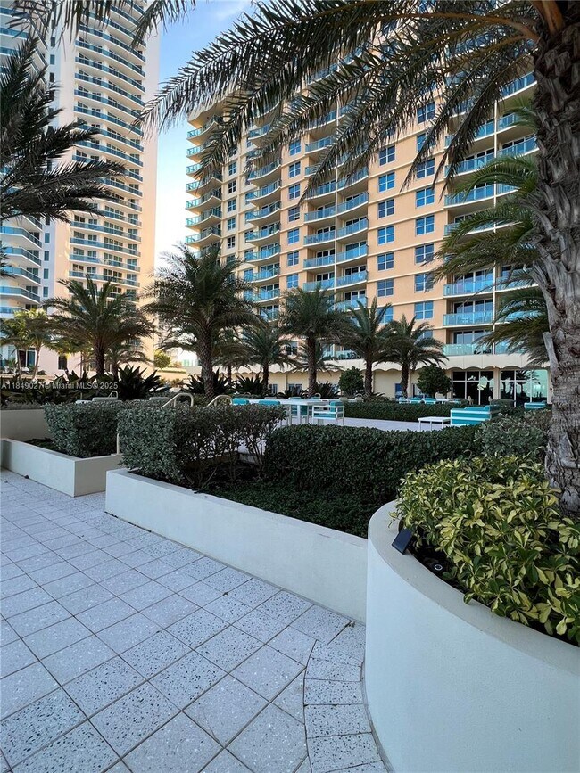 Building Photo - 2501 S Ocean Dr