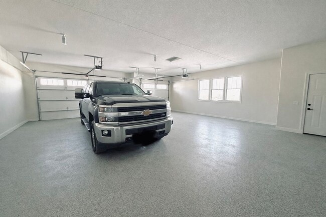 Building Photo - MUST SEE!  Gorgeous - Fully Furnished - New Construction Home in Delano.  No Detail Left To Be De...