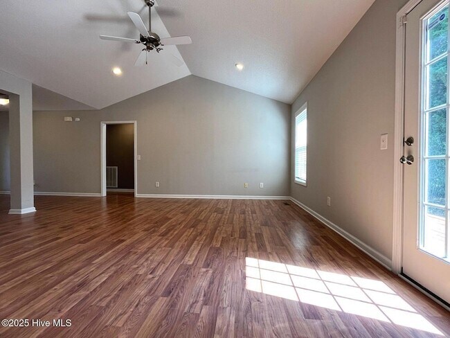Building Photo - 205 Woodgreen Ln