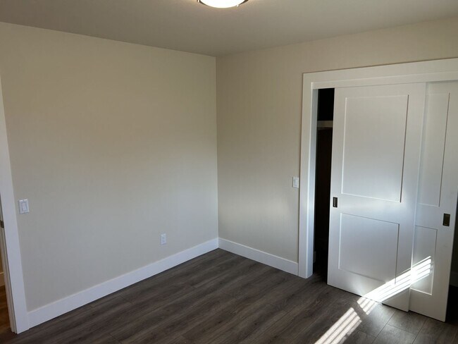 Building Photo - Beautifully Remodeled President’s Neighborhood Home