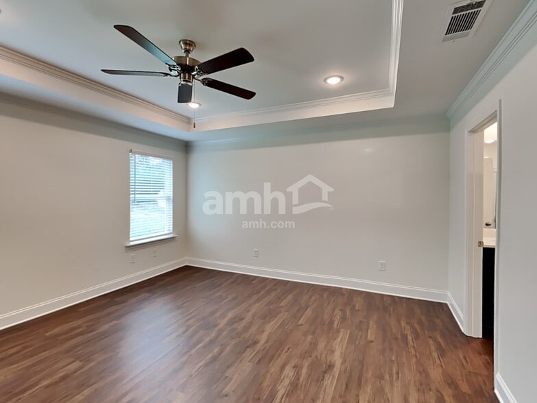 Building Photo - 3830 Chivalry Dr