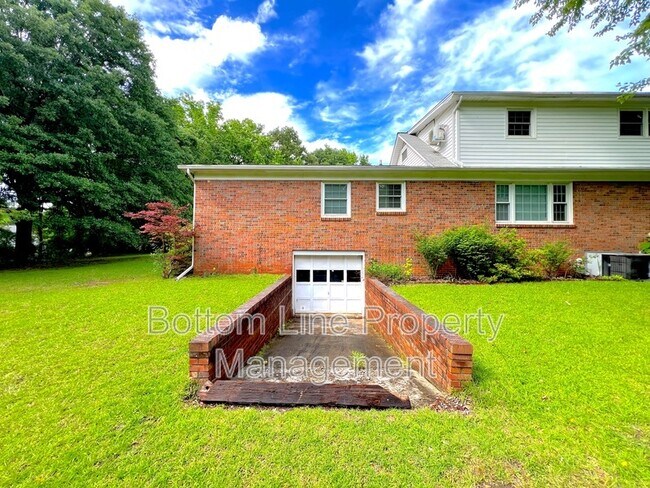 Building Photo - 186 Niven Rd