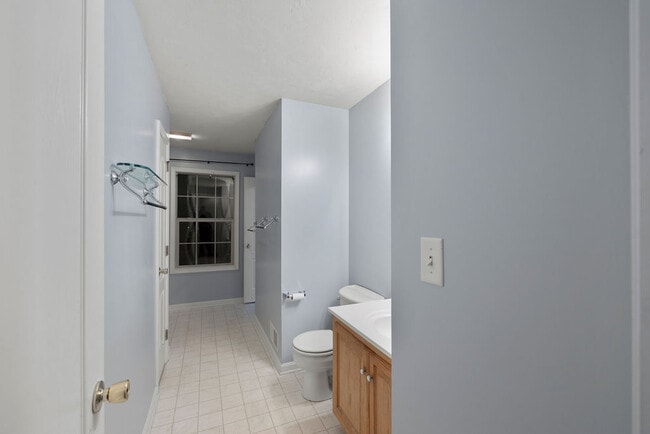 Upstairs bathroom - 525 Meade Ave