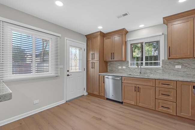 Building Photo - 1132 Brighton Pl