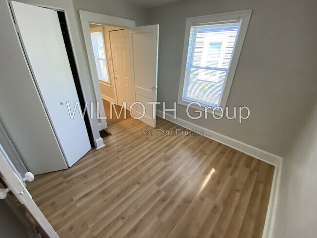 Building Photo - 1533 Kappes St
