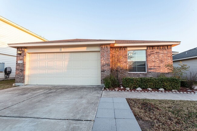 Primary Photo - Inviting 4/BR 2/BA Home with Spacious Back...