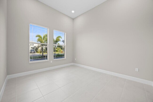 Building Photo - 5741 Beechnut Dr