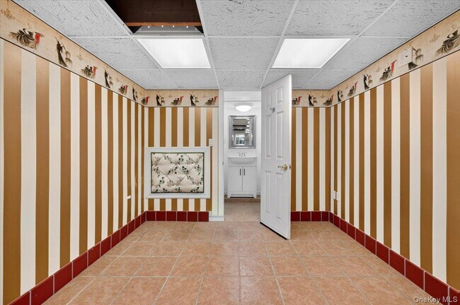 Building Photo - 1155 Webster Ave