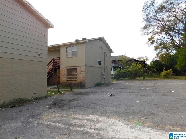 Building Photo - 1112 4th Ave W