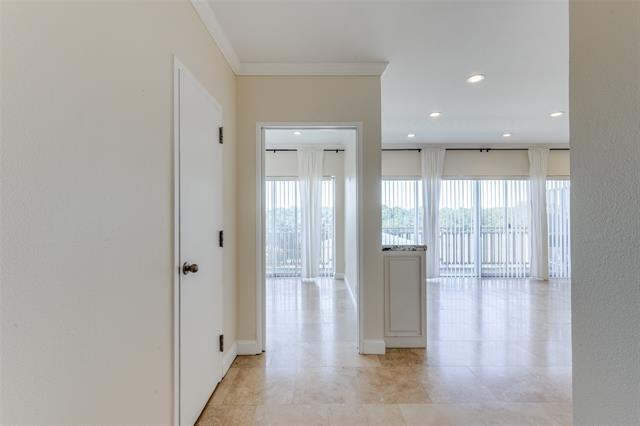 Building Photo - 6211 W Northwest Hwy