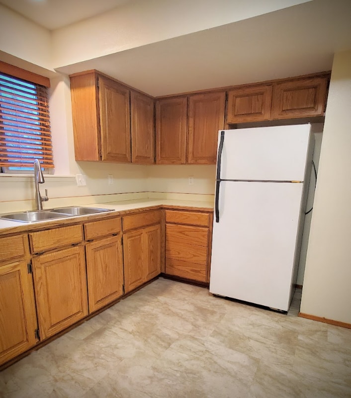 Building Photo - 570 Reser Rd