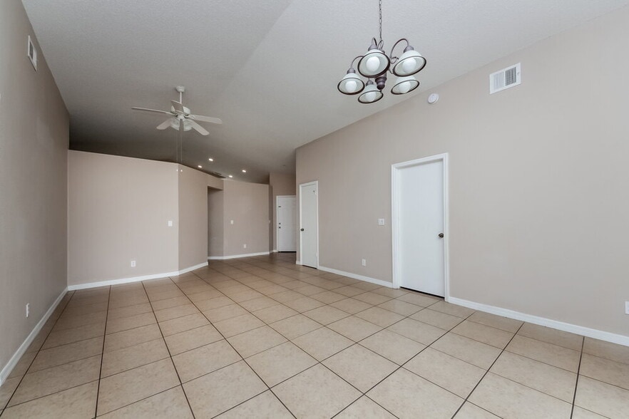 Building Photo - 3100 Orchard Pl