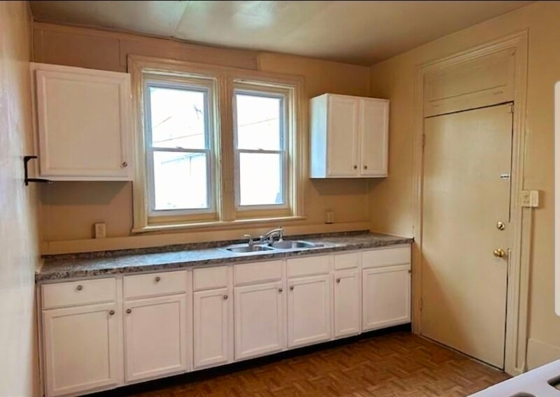 Building Photo - 316 S 15th St