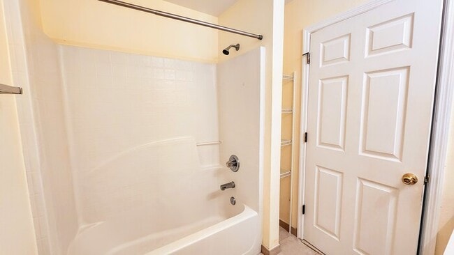 Building Photo - Welcome to this charming 3-bedroom, 2-bath...