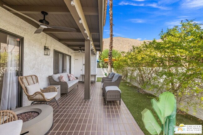 Building Photo - 2230 S Palm Canyon Dr