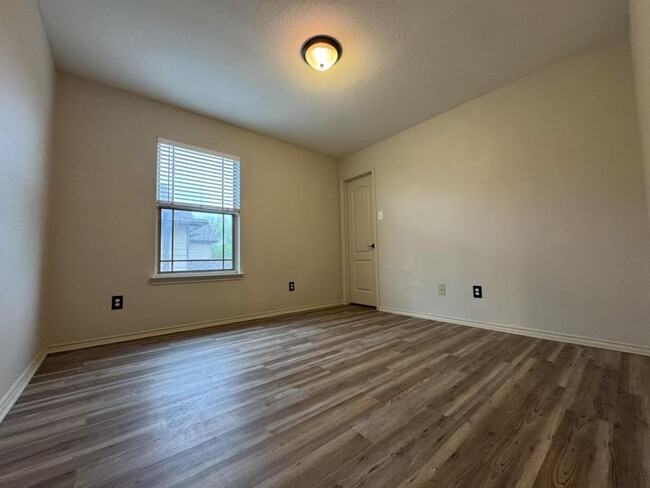 Building Photo - 728 Moon Shadow Ct