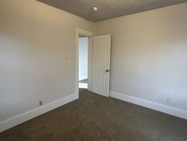 Building Photo - 334 E Elizabeth St