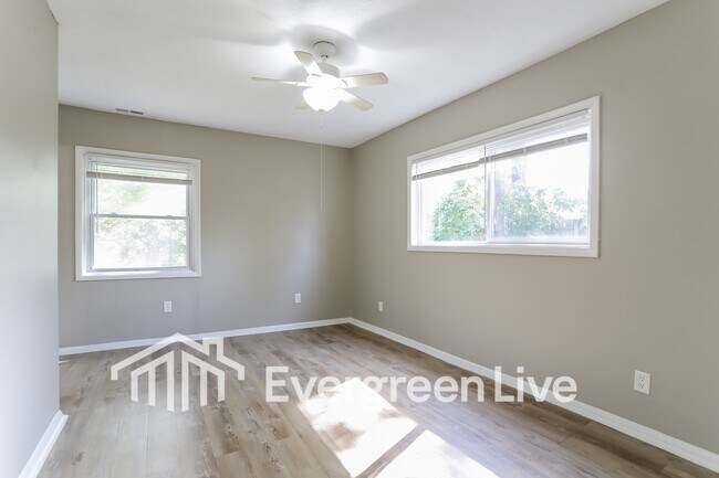 Building Photo - 1657 Eastbrook Dr S