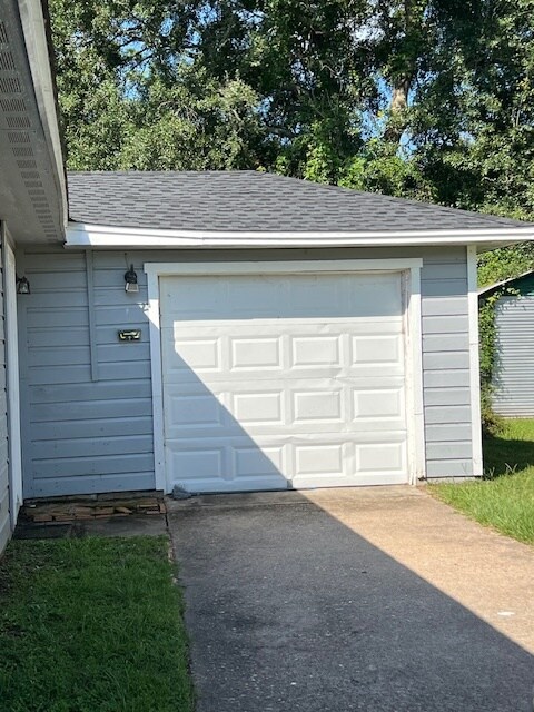 Building Photo - 1205 W Wrenway Ave