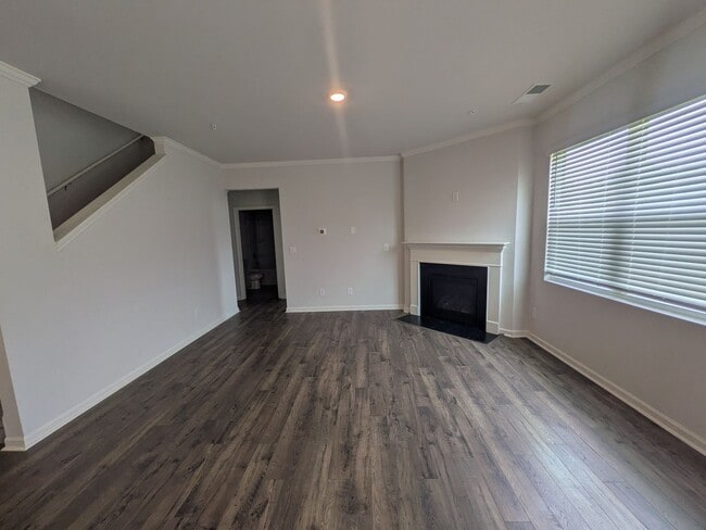Building Photo - Must see !! In South Fulton