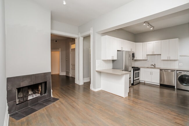 Building Photo - 46 E Chicago Ave