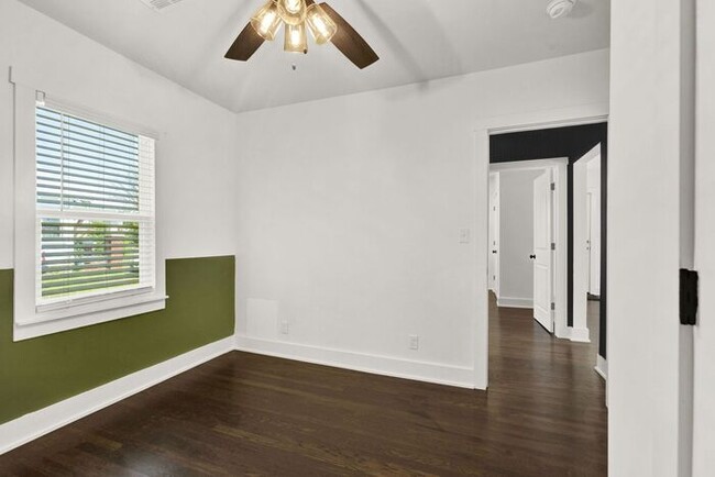 Building Photo - Move In Special! Lawn Care and Water Included! 3/1 Near TU!