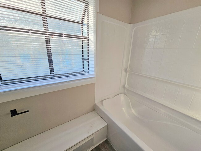 Building Photo - 724 Kinnaird Ave