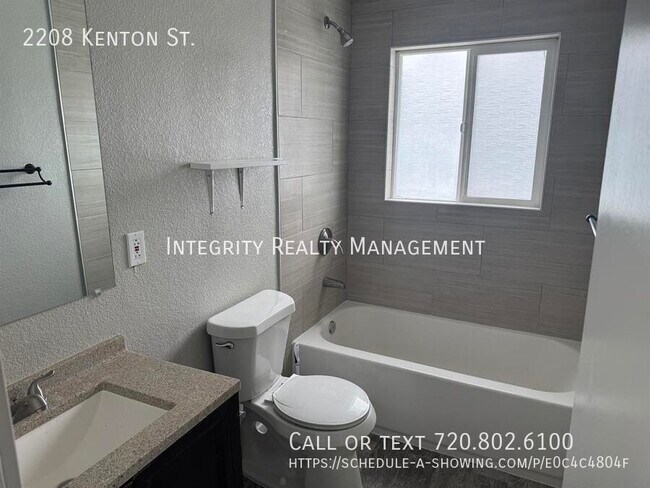 Building Photo - 2208 Kenton St