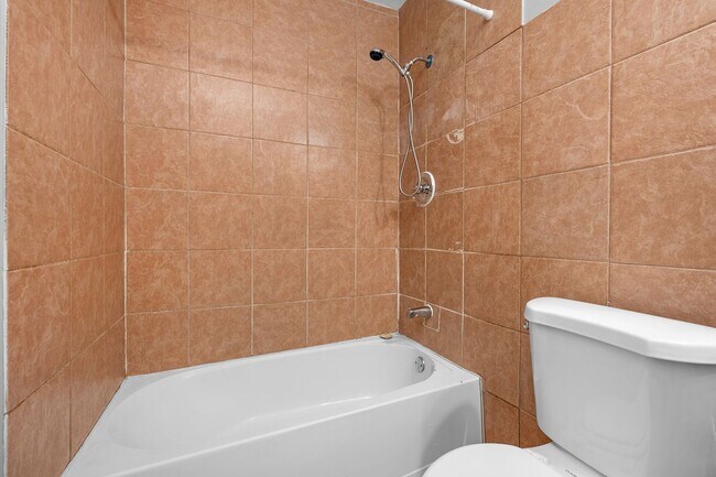 Building Photo - Two Bedroom Rental for Immediate Move In West Baltimore