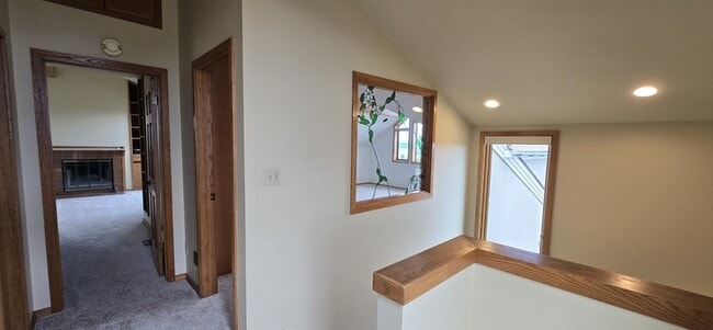 Building Photo - 3033 W Viewmont Wy W